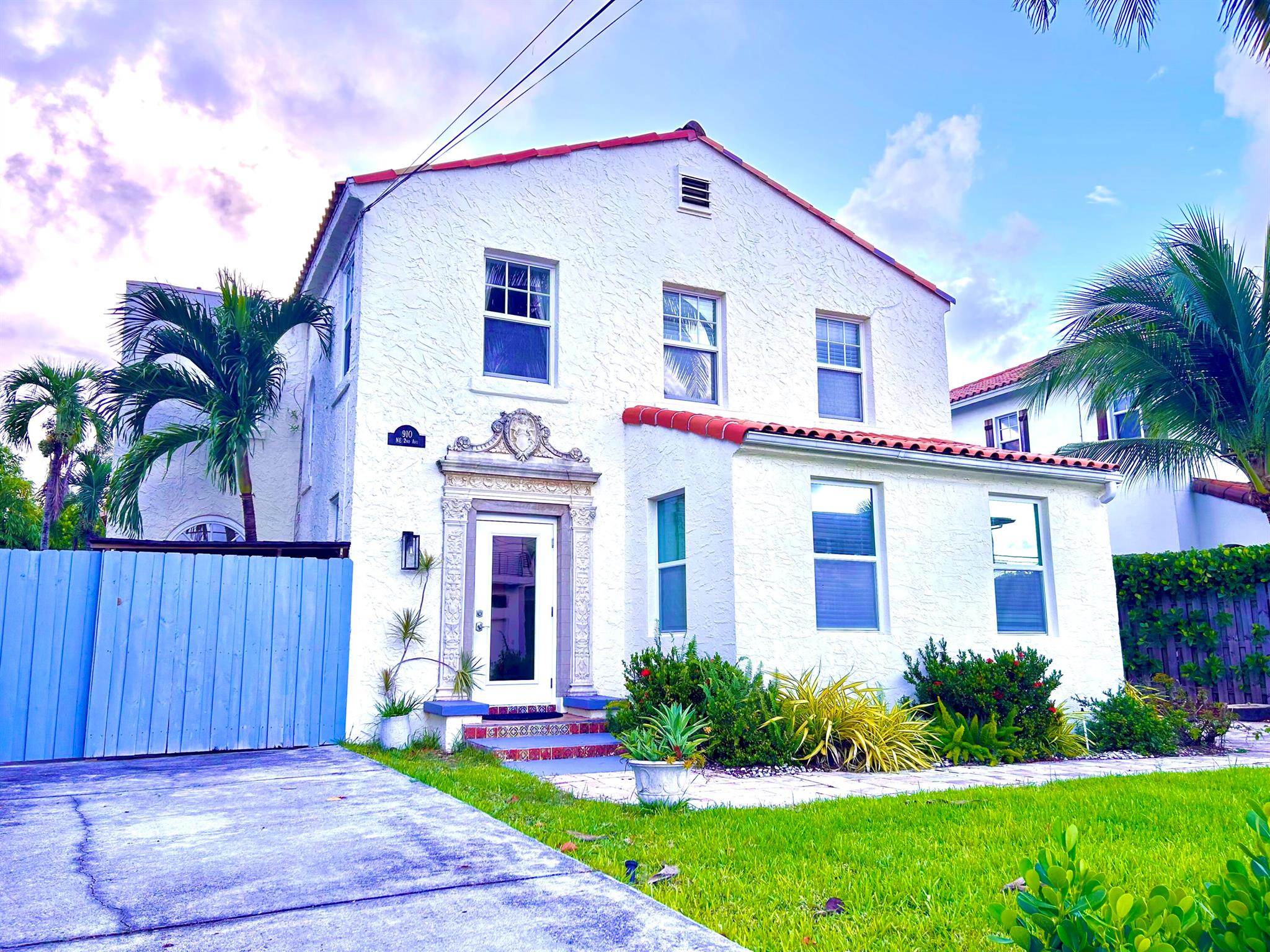 910 NE 2nd Ave