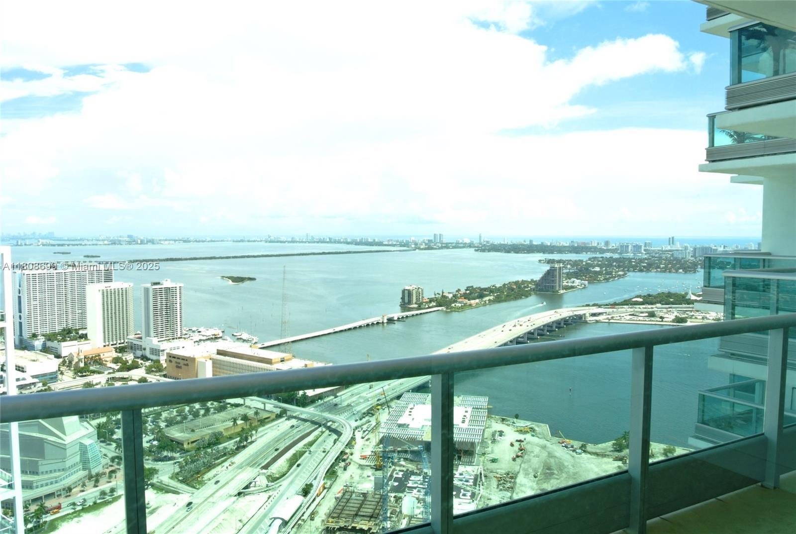 image 900 Biscayne Bay Condo17