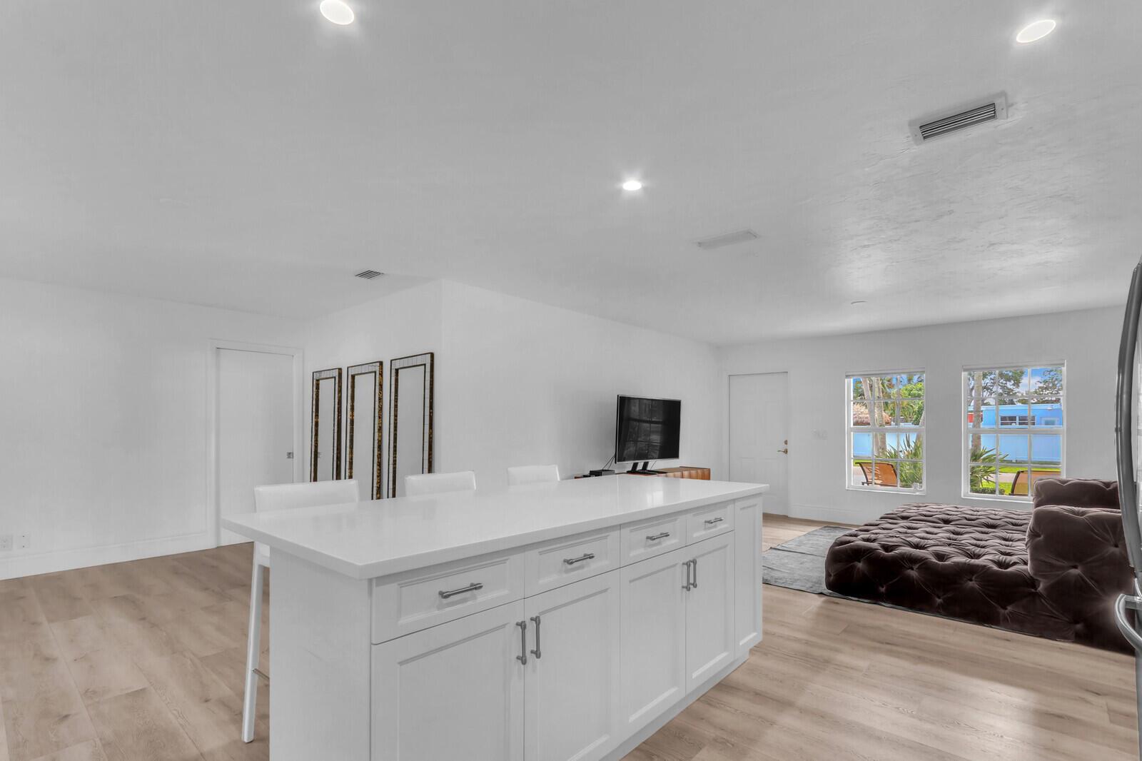 1 Beverly Rd Jupiter, FL 33469