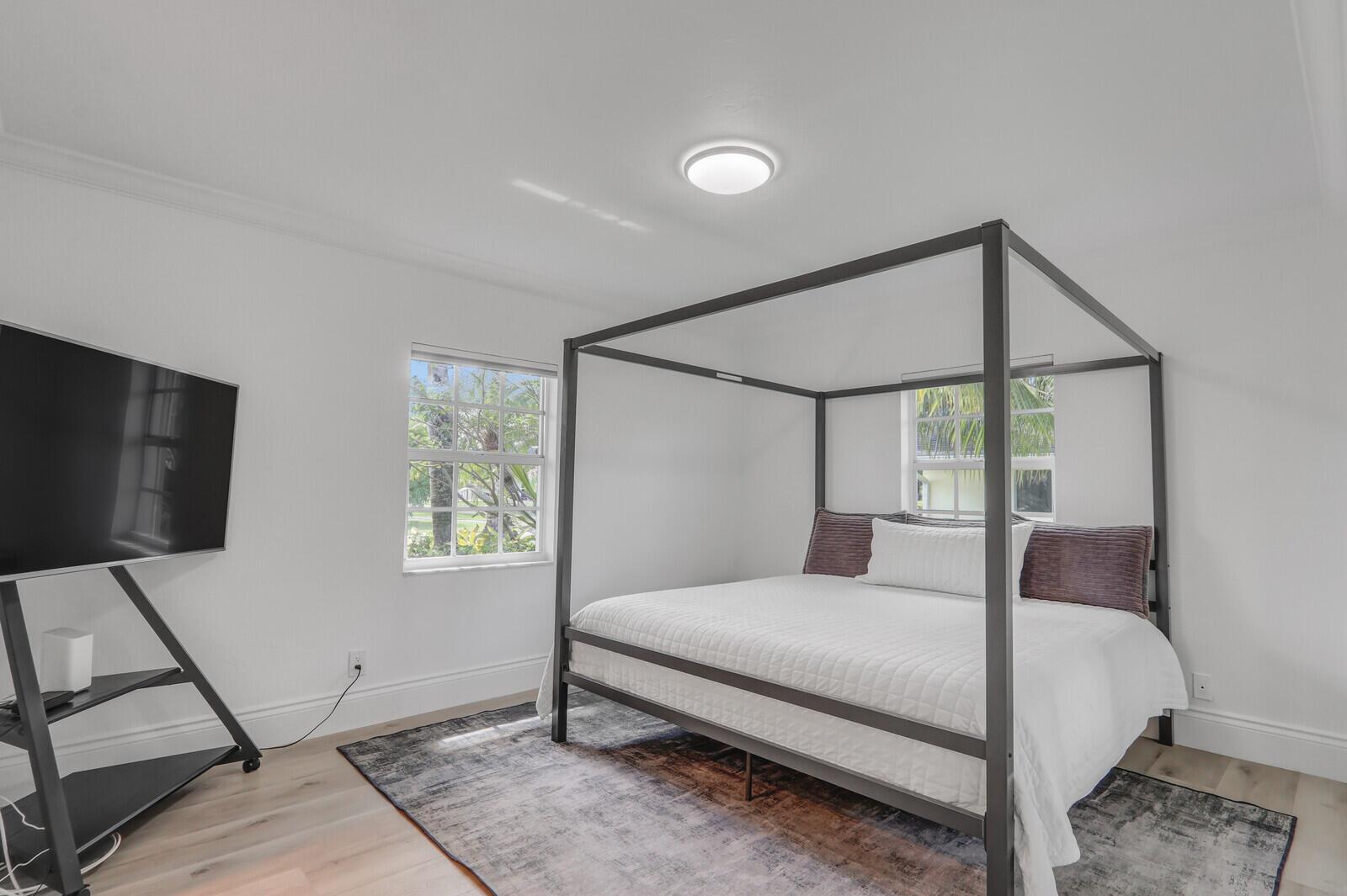 1 Beverly Rd Jupiter, FL 33469