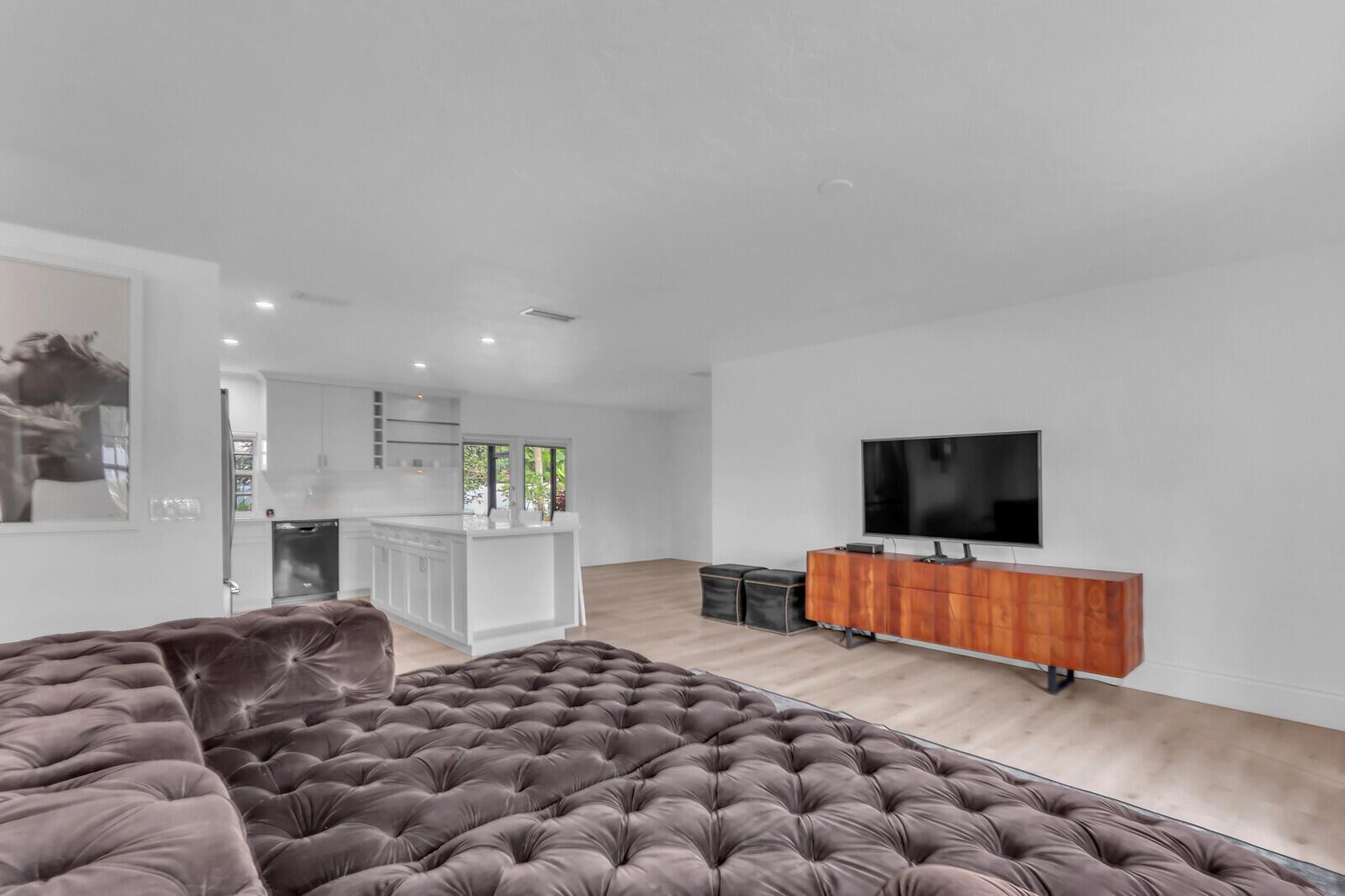 1 Beverly Rd Jupiter, FL 33469