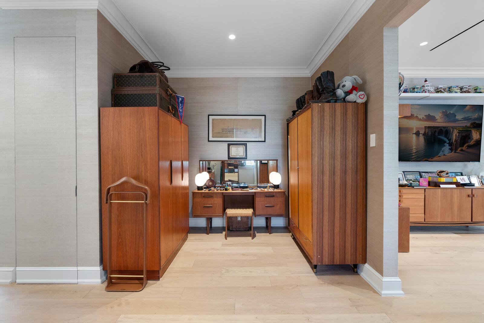 111 Via Del Lago Palm Beach, FL 33480