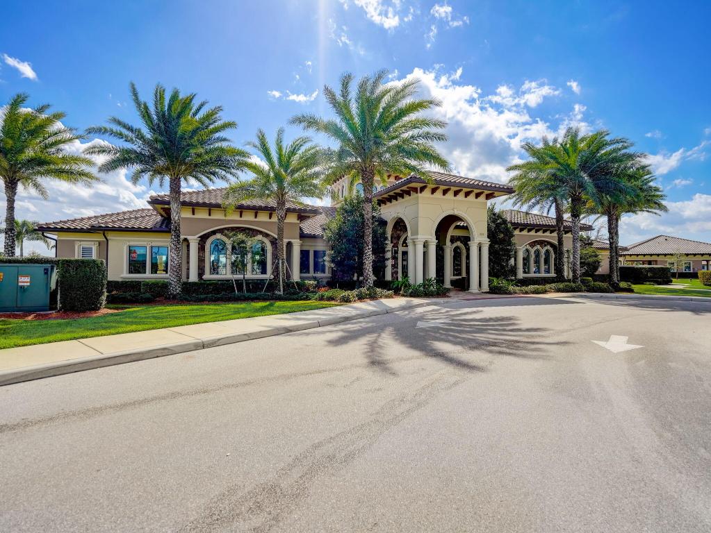 837 SE Courances Dr Port St Lucie, FL 34984