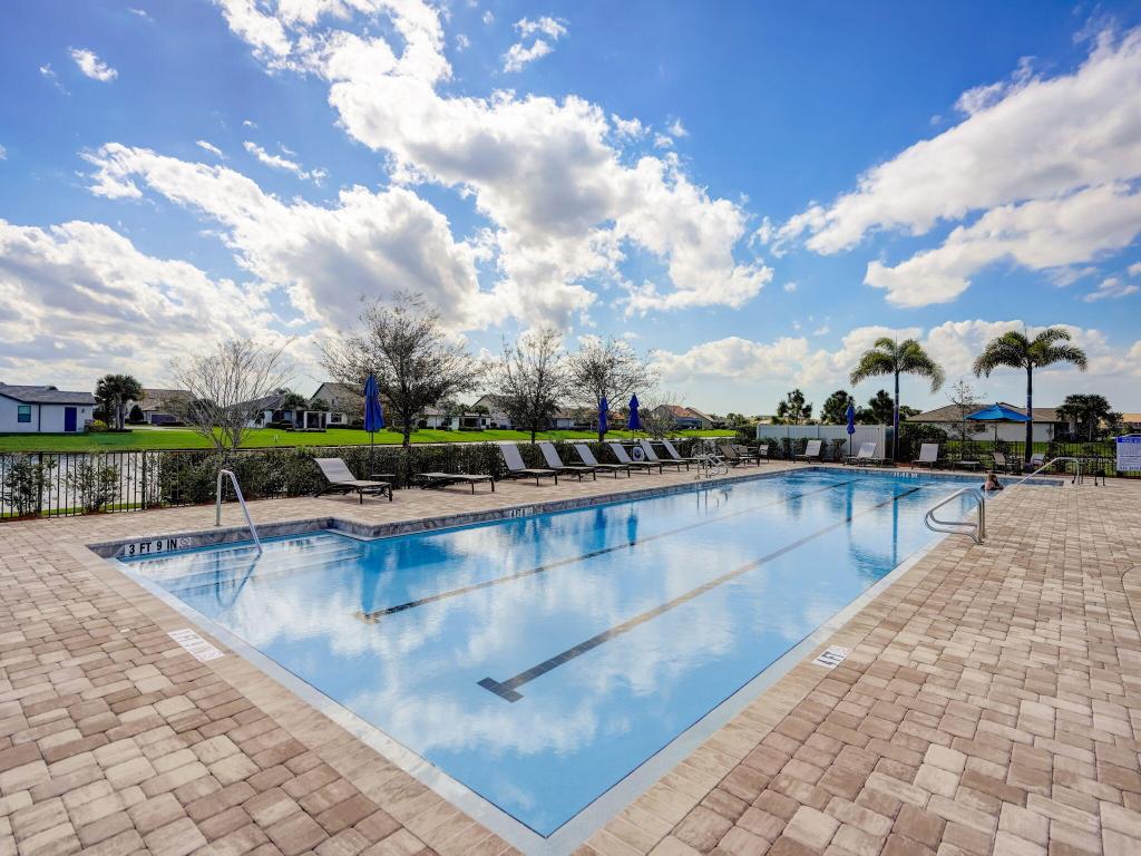 837 SE Courances Dr Port St Lucie, FL 34984