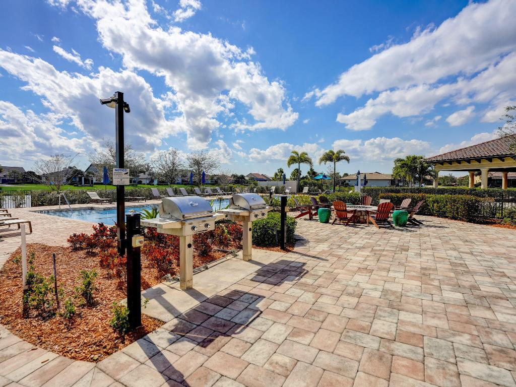 837 SE Courances Dr Port St Lucie, FL 34984