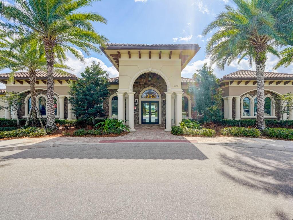 837 SE Courances Dr Port St Lucie, FL 34984