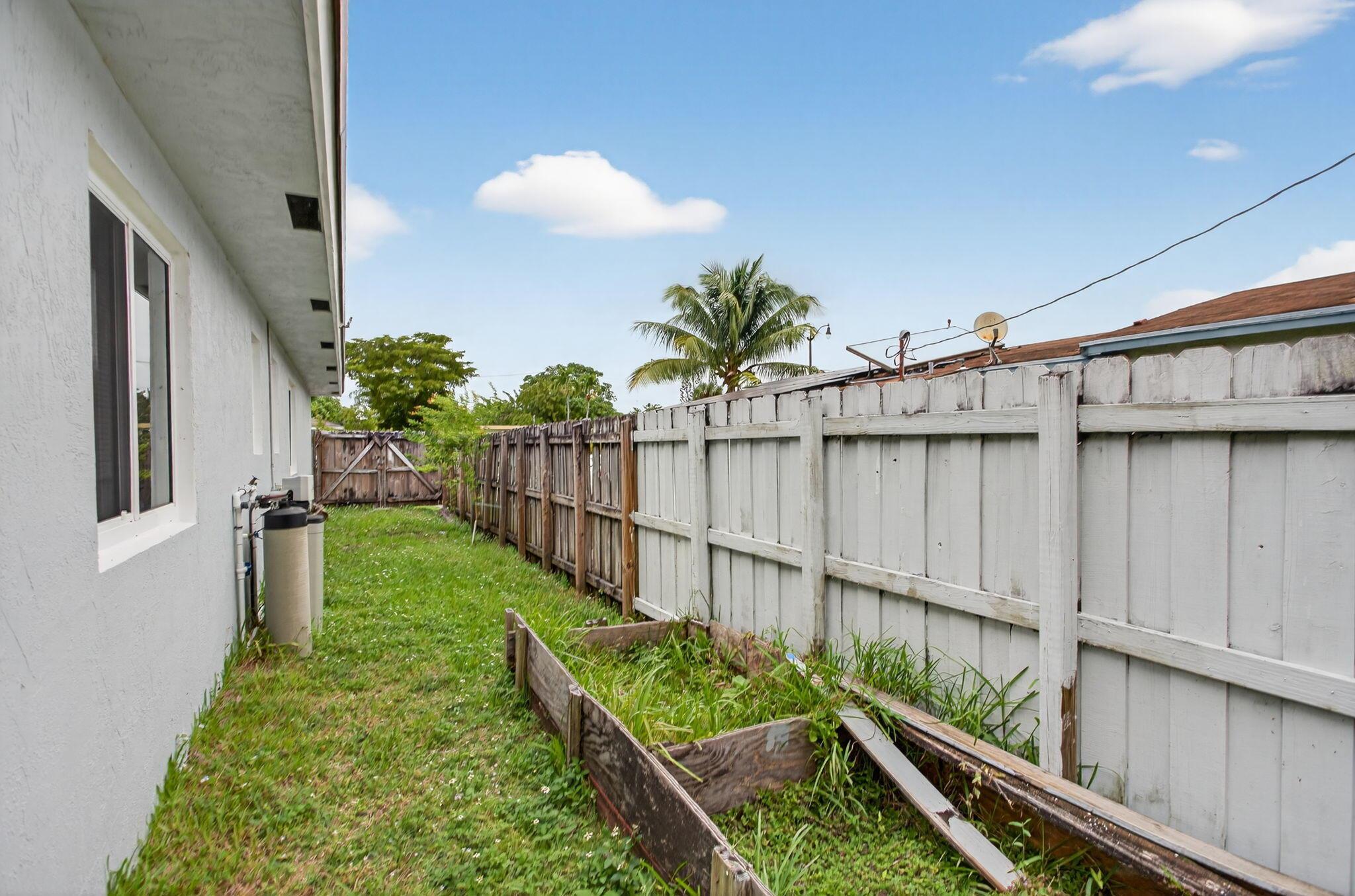 2636 NW 9th Ct Pompano Beach, FL 33069