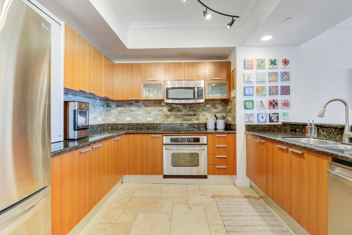 2640 Lake Shr #1508 Riviera Beach, FL 33404