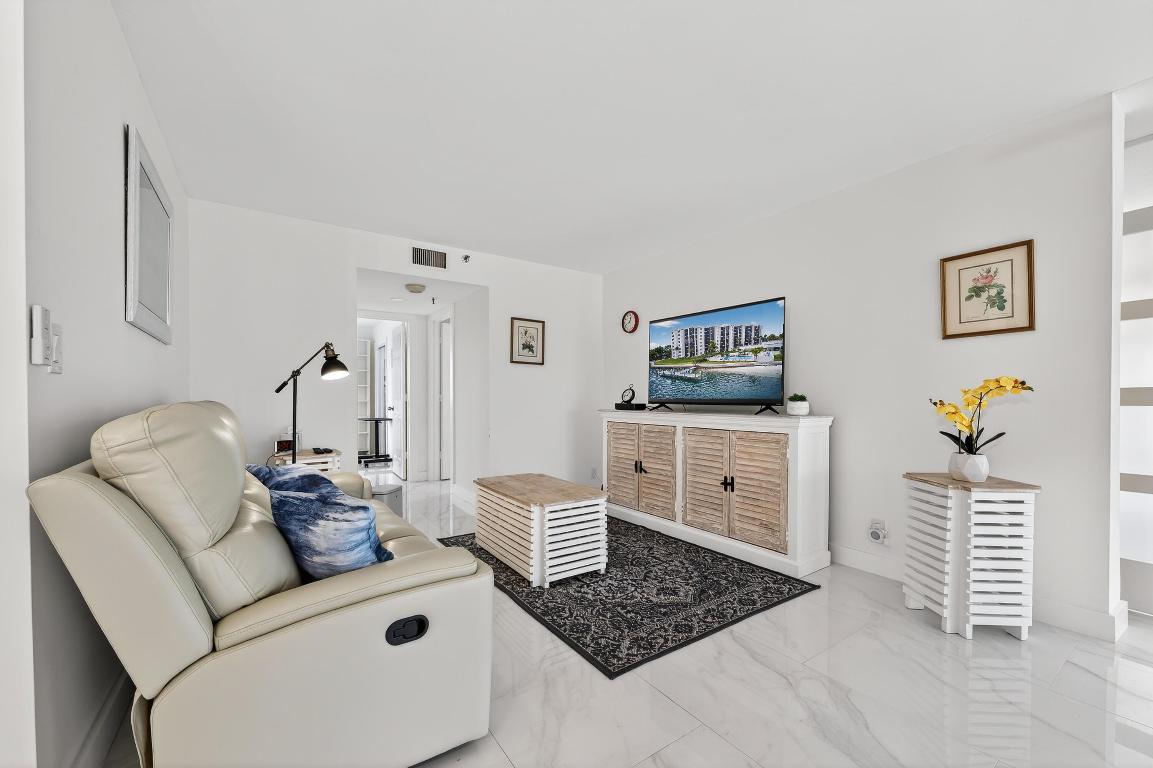 19800 Sandpointe Bay #607 Tequesta, FL 33469