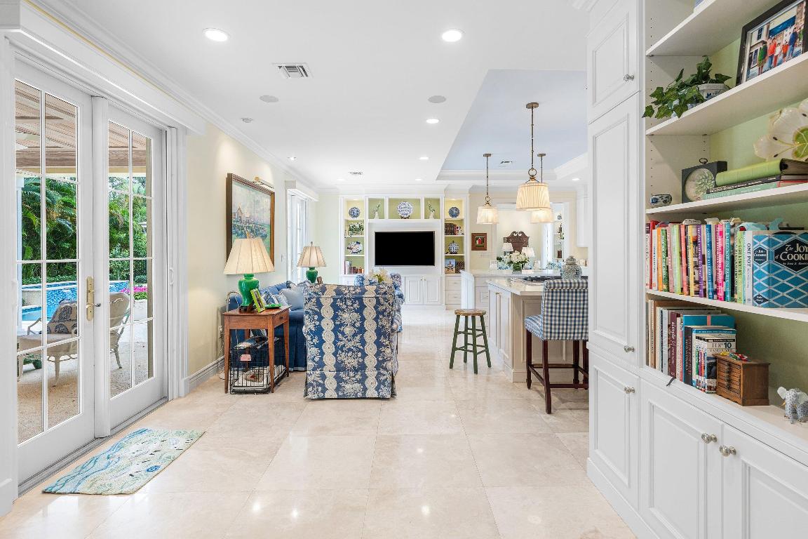 450 Banyan Gulf Stream, FL 33483