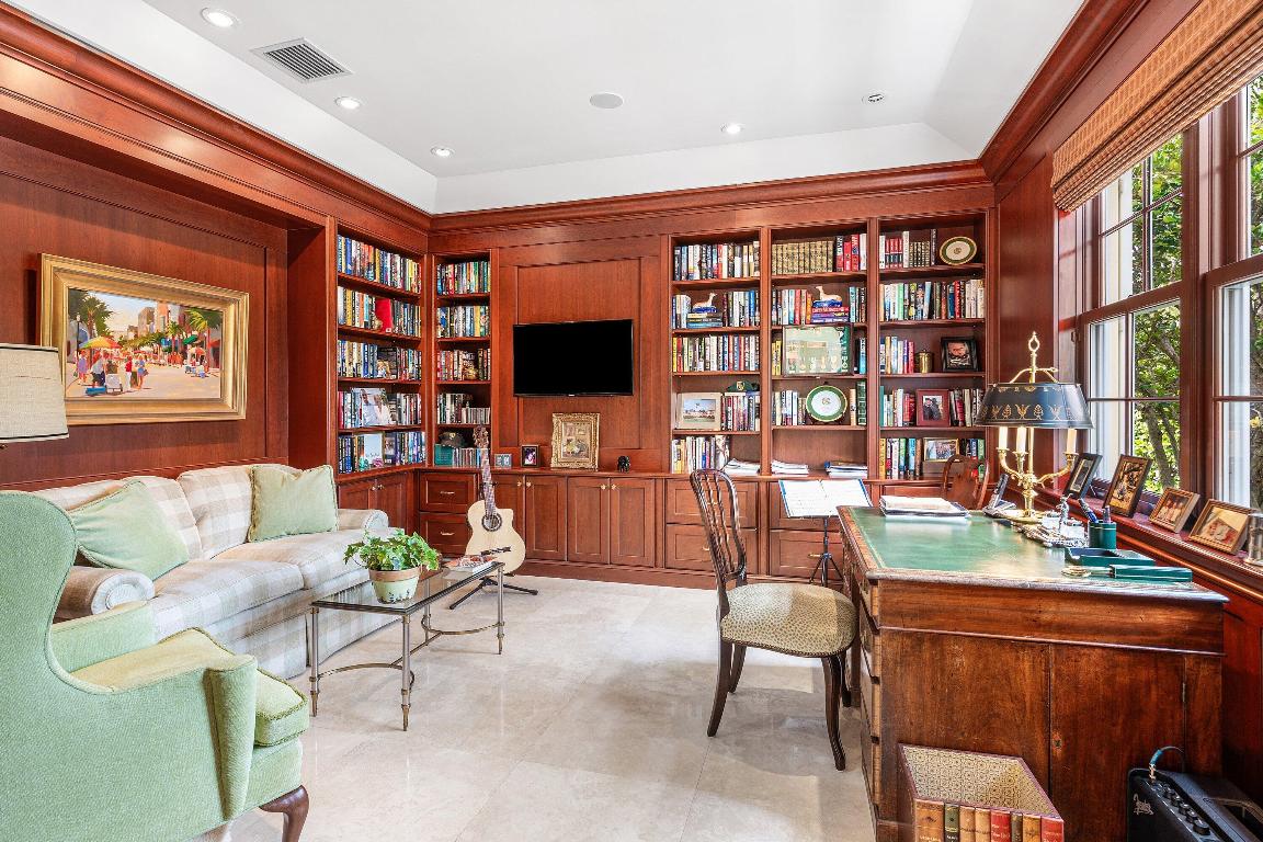 450 Banyan Gulf Stream, FL 33483