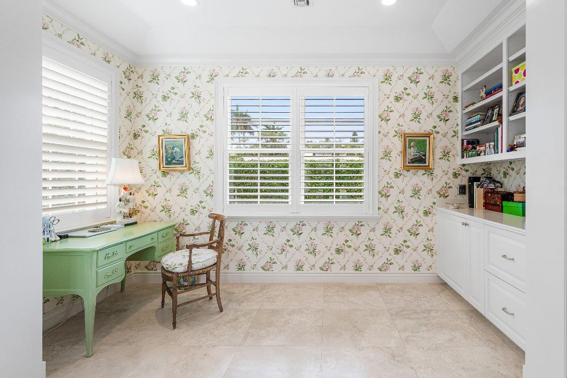 450 Banyan Gulf Stream, FL 33483