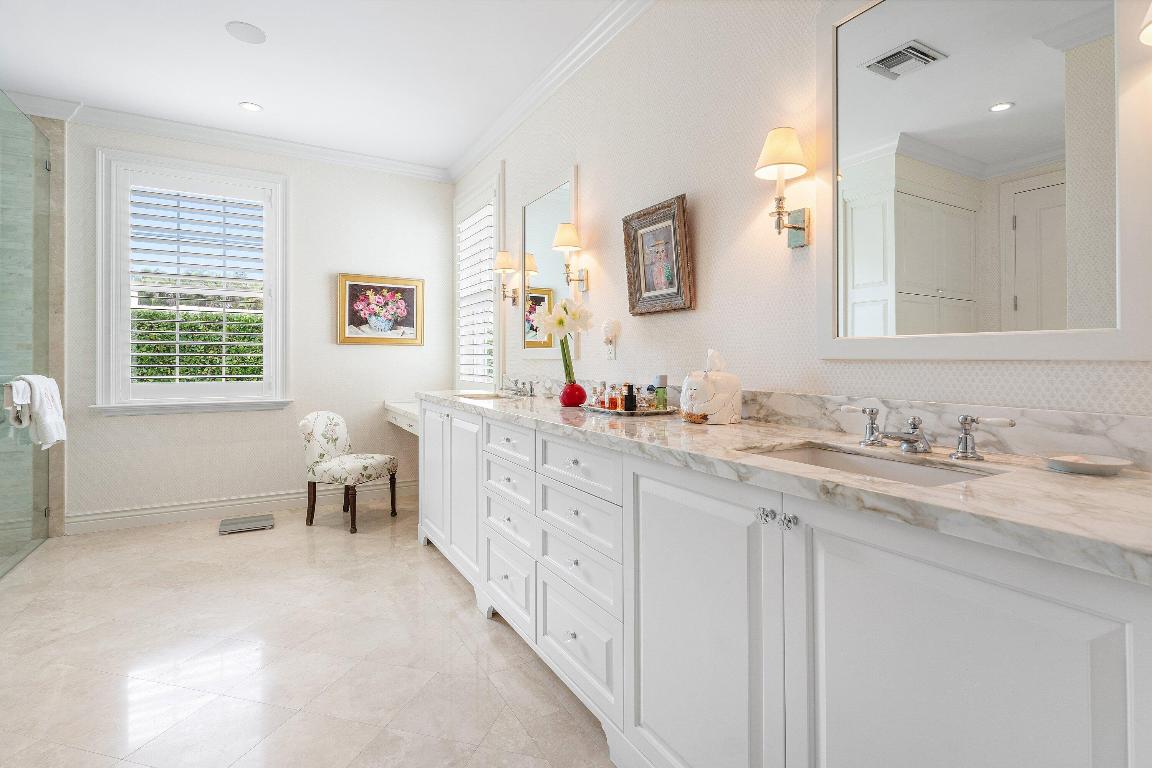 450 Banyan Gulf Stream, FL 33483