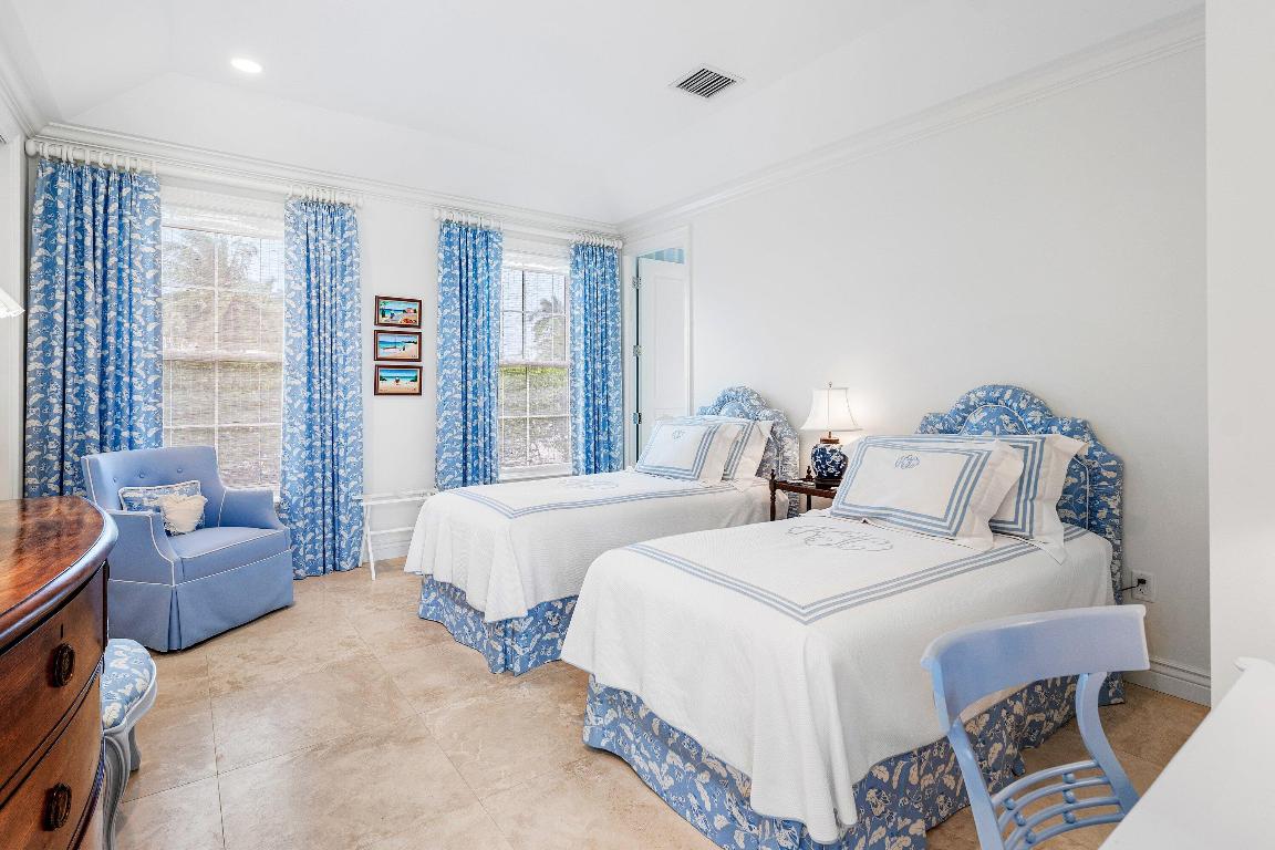 450 Banyan Gulf Stream, FL 33483