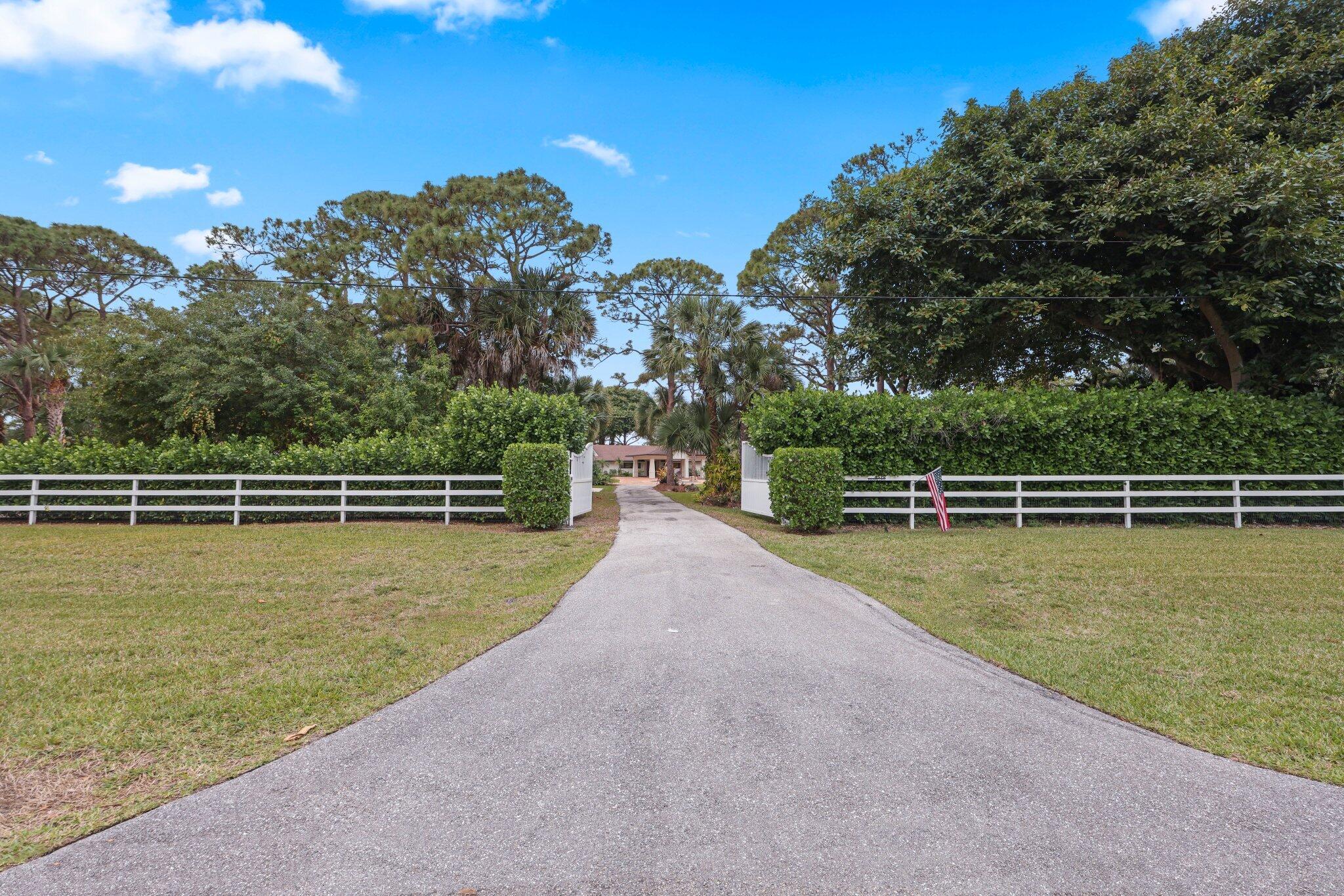 4579 Square Lk Palm Beach Gardens, FL 33418