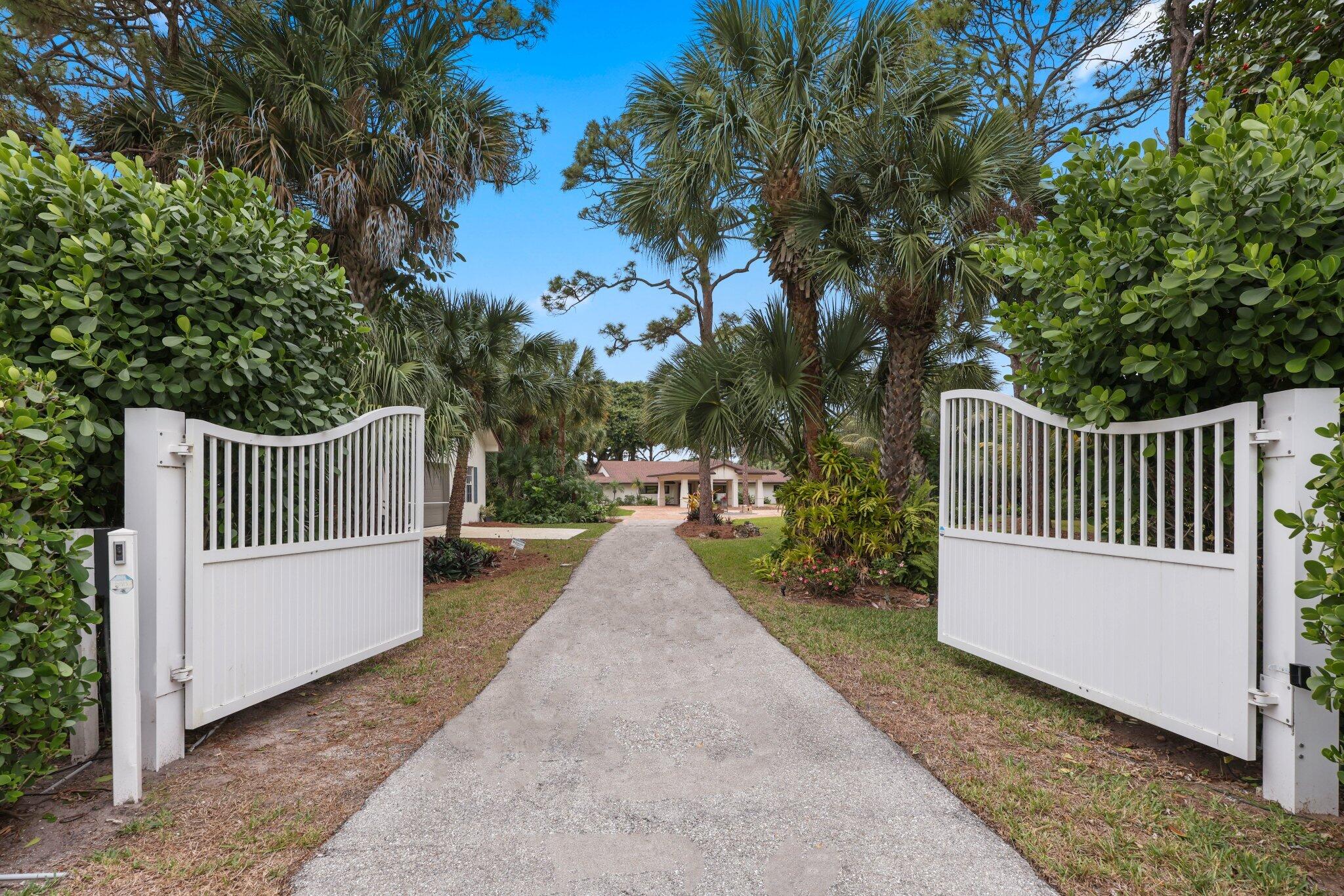 4579 Square Lk Palm Beach Gardens, FL 33418