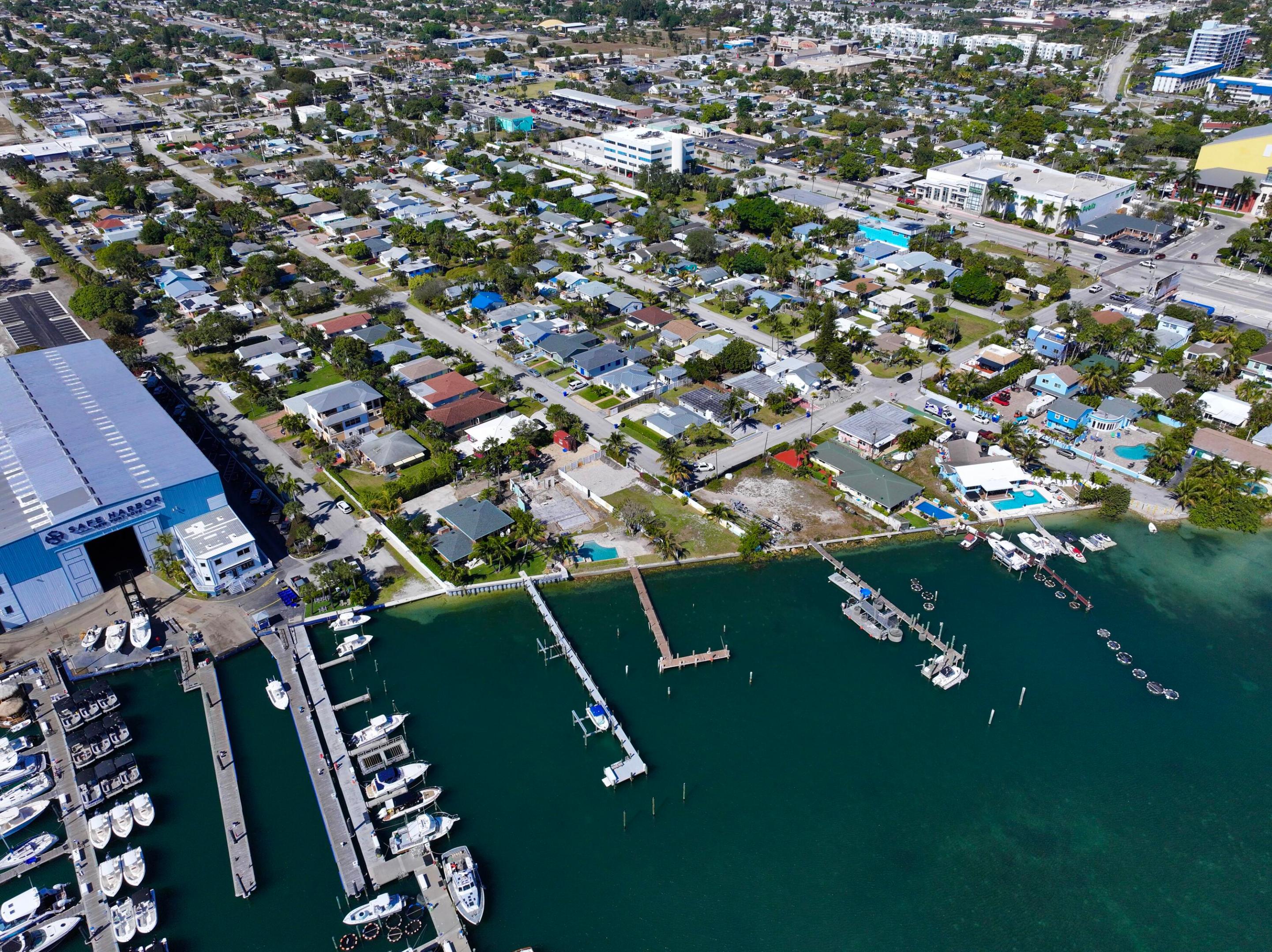 265 E 23rd St Riviera Beach, FL 33404