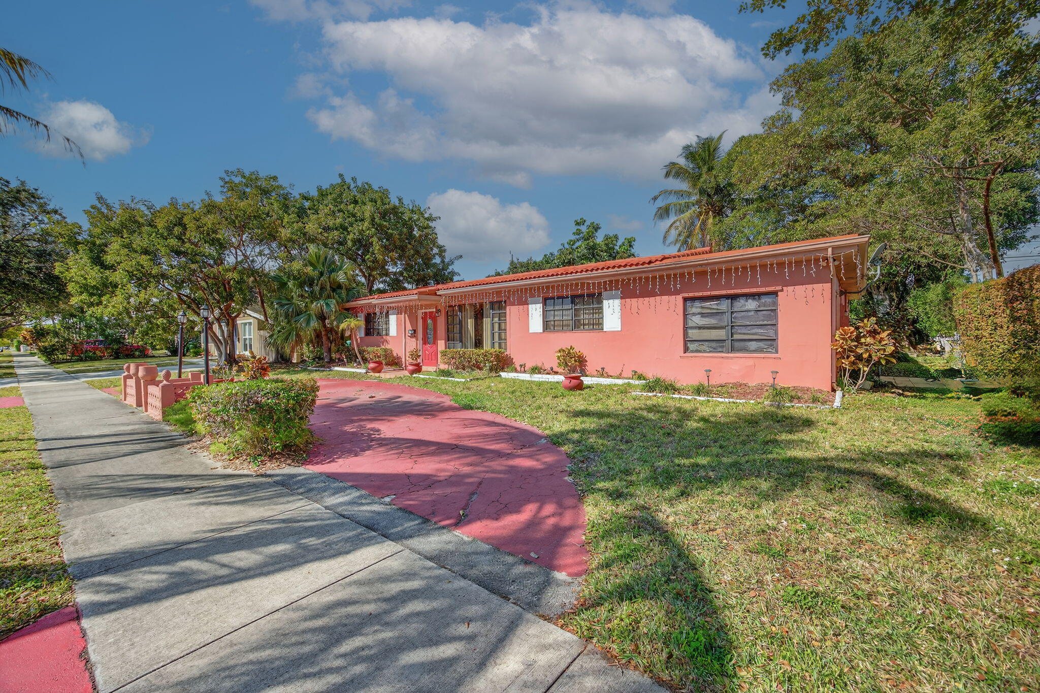 9281 Martinique Miami, FL 33189