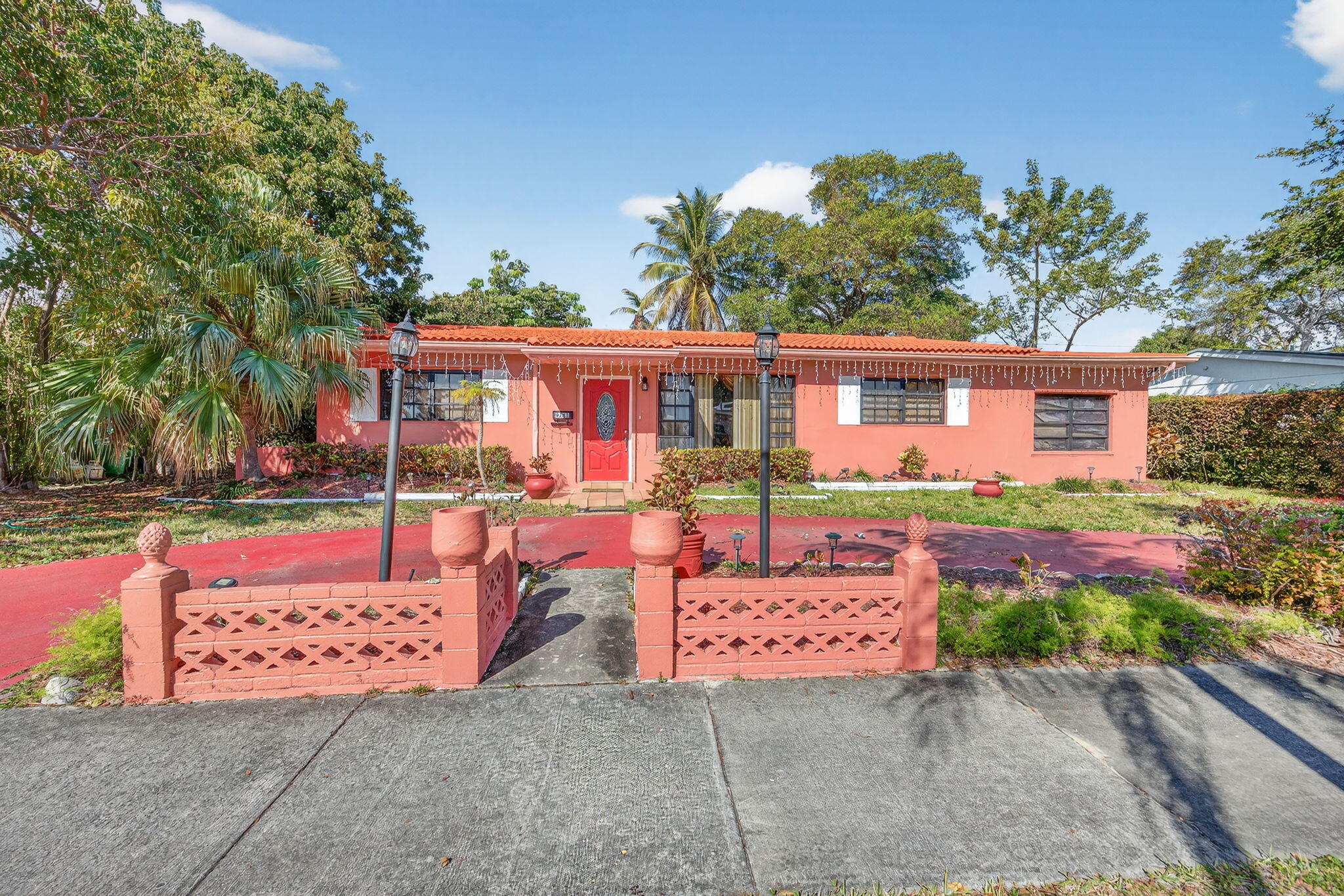 9281 Martinique Miami, FL 33189