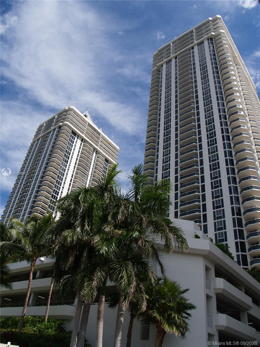 4775 Collins Ave #1706