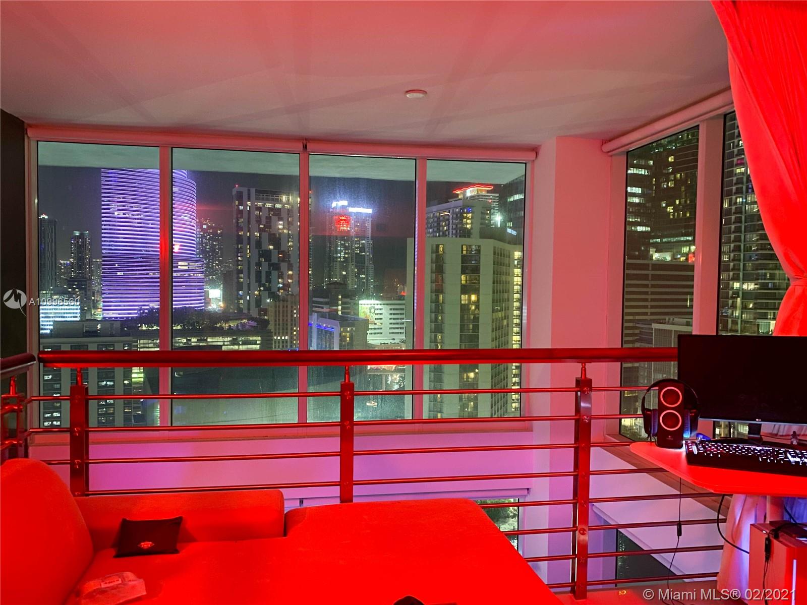 image Brickell on the River South32