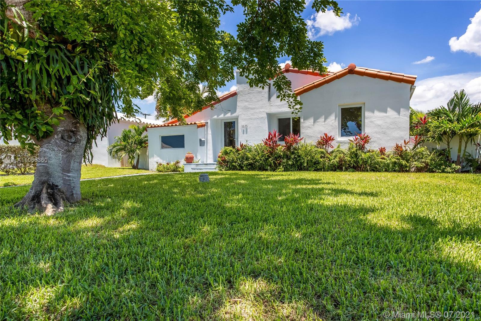 1615 Bay Dr