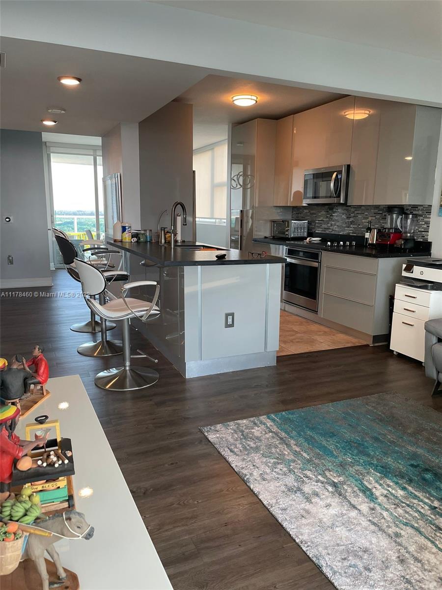 2681 N Flamingo Rd #1801S Sunrise, FL 33323