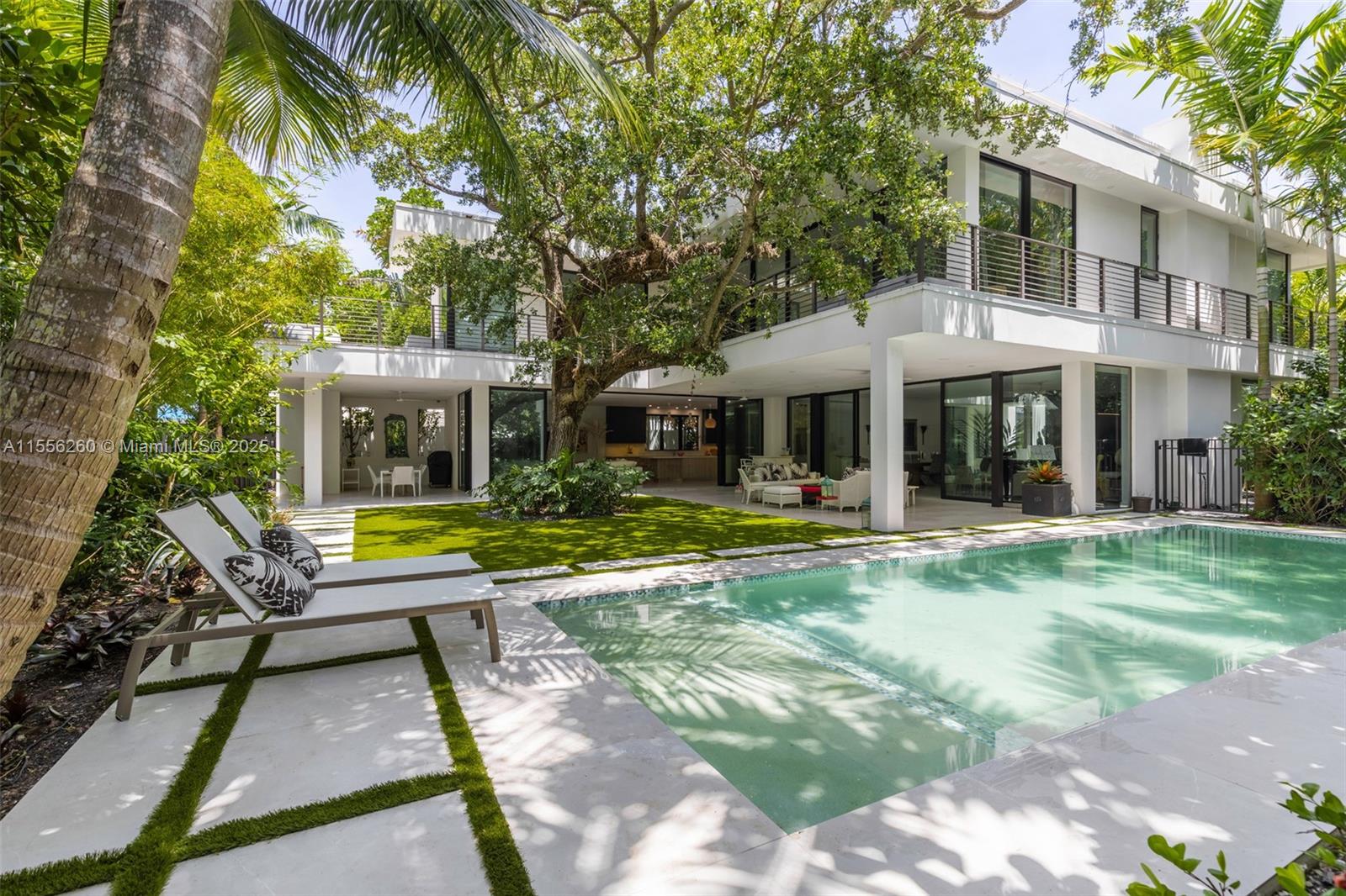 3470 Poinciana Ave Coconut Grove, FL 33133 3470 Poinciana Ave Coconut Grove, FL 33133