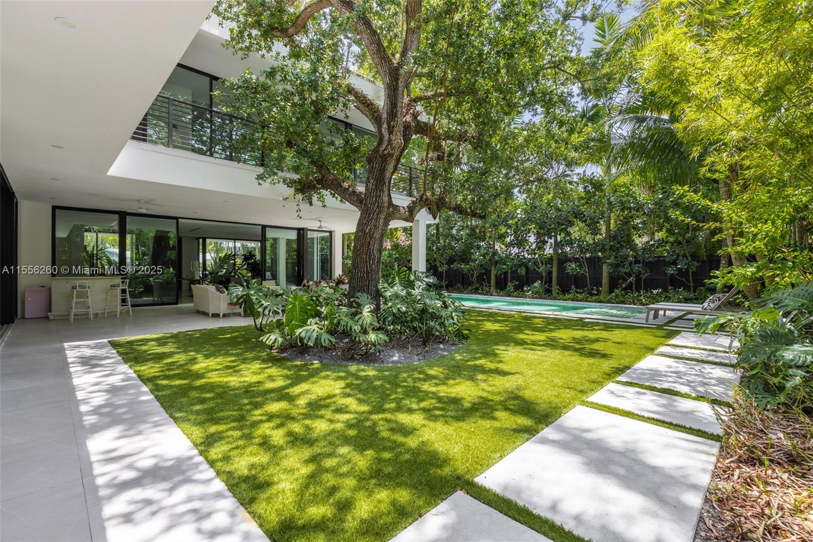 3470 Poinciana Ave Coconut Grove, FL 33133 3470 Poinciana Ave Coconut Grove, FL 33133