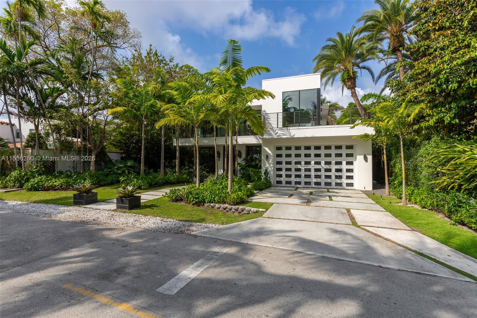 3470 Poinciana Ave Coconut Grove, FL 33133 3470 Poinciana Ave Coconut Grove, FL 33133