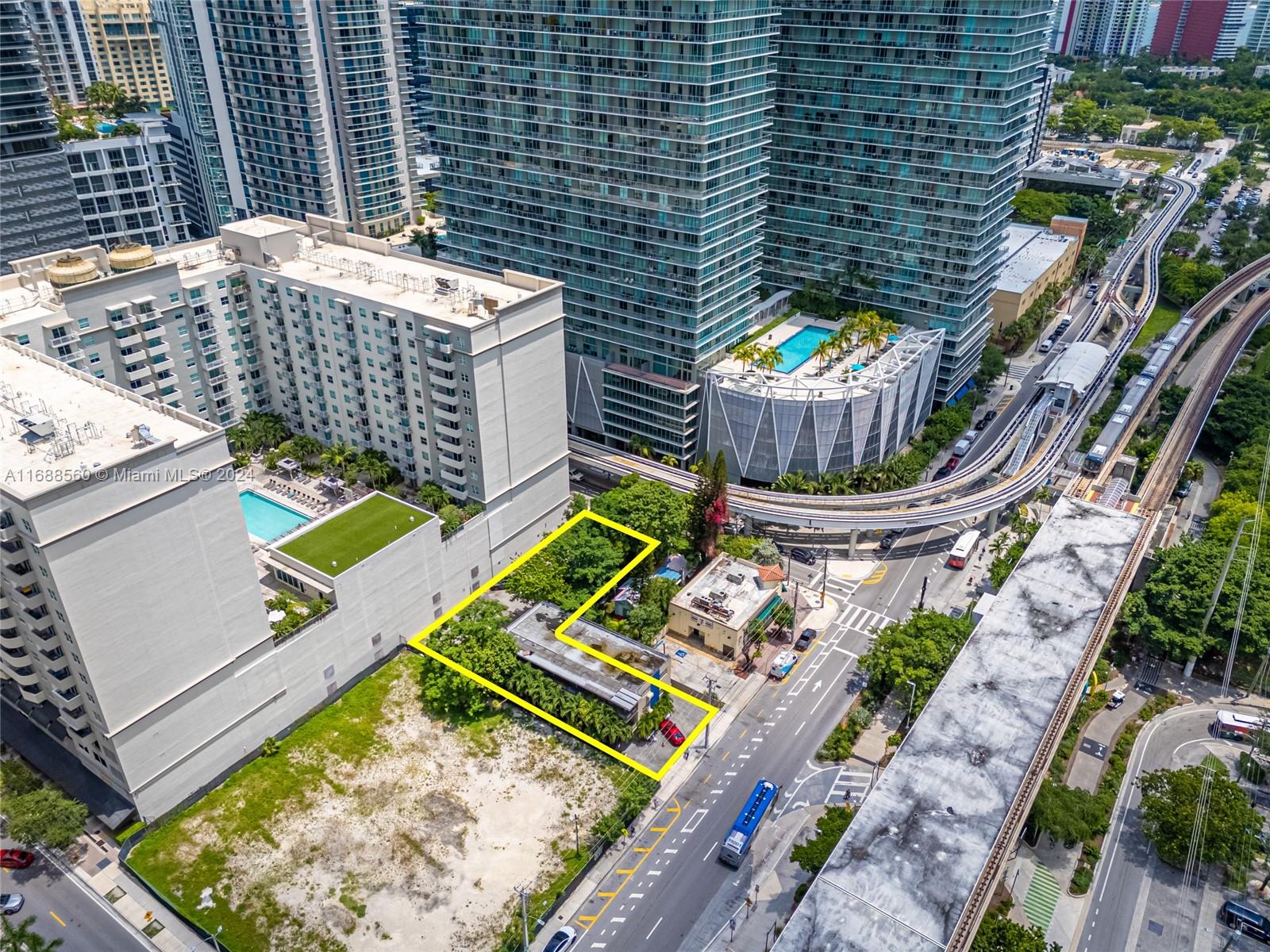 75 SW 11th St Miami, FL 33130 75 SW 11th St Miami, FL 33130