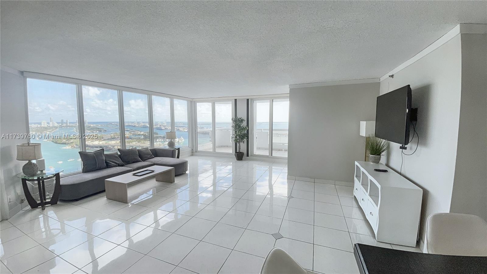 1717 N Bayshore Dr #B-4157