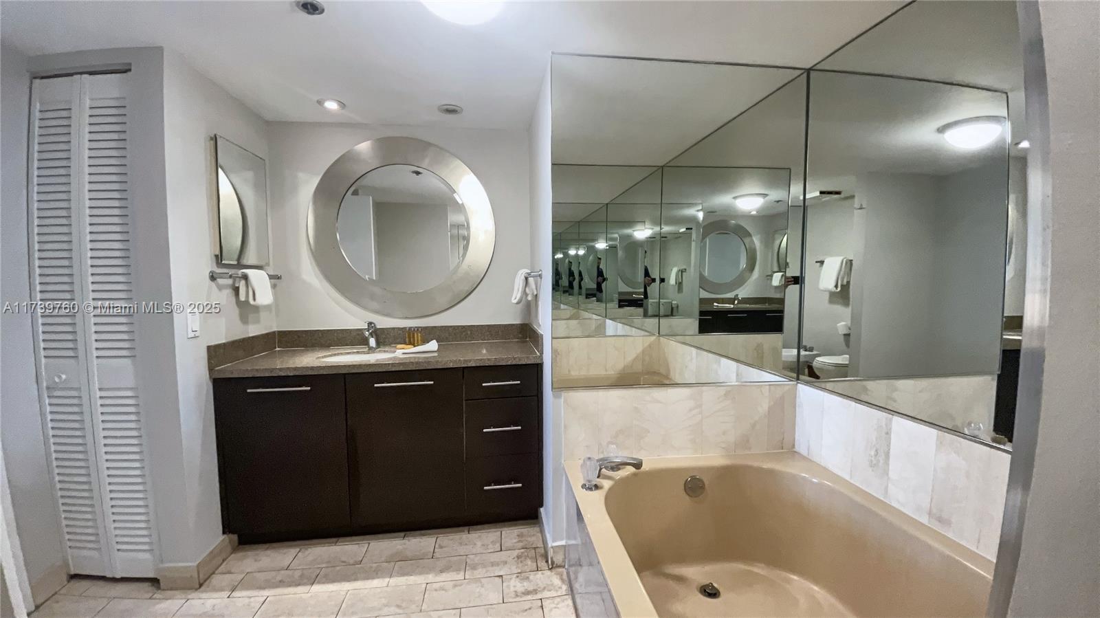 1717 N Bayshore Dr #B-4157 Miami, FL 33132