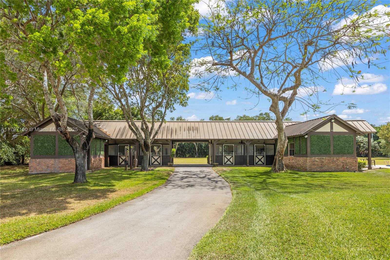 8700 Surrey Ln Boca Raton, FL 33496