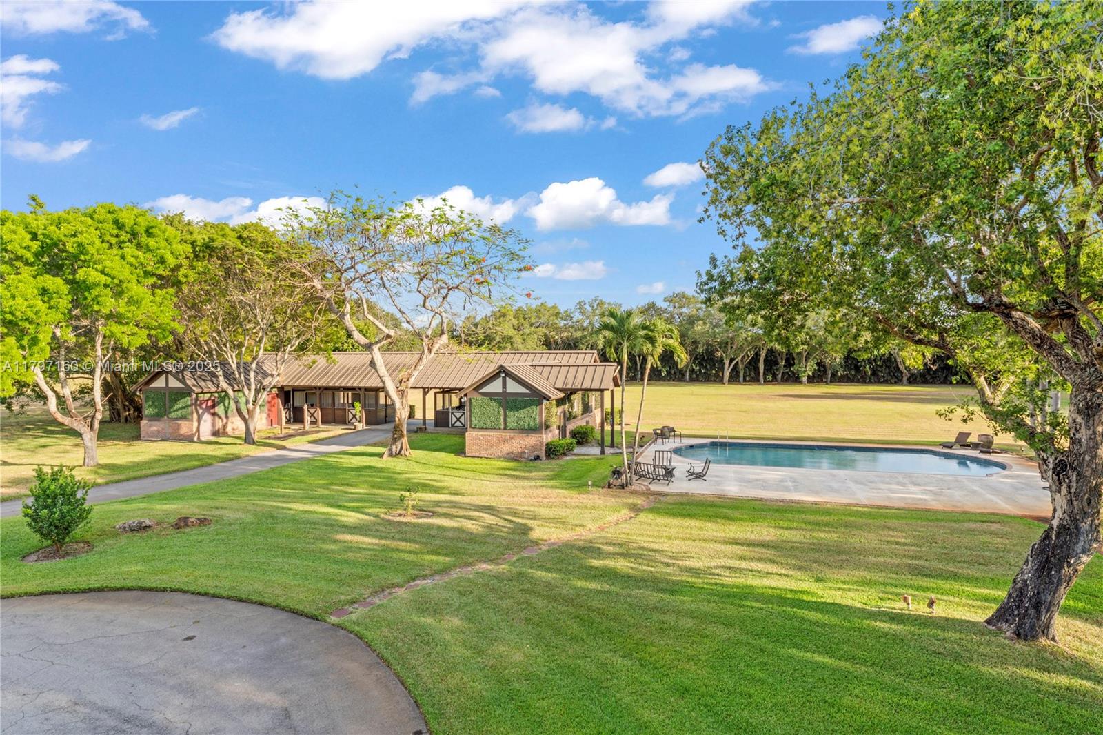 8700 Surrey Ln Boca Raton, FL 33496