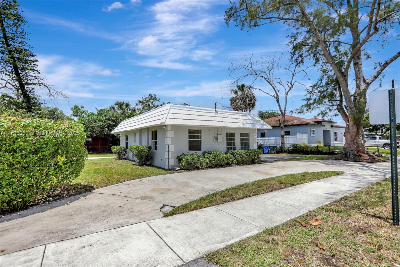 2701 NW 18th Ter,Oakland Park, FL 33311