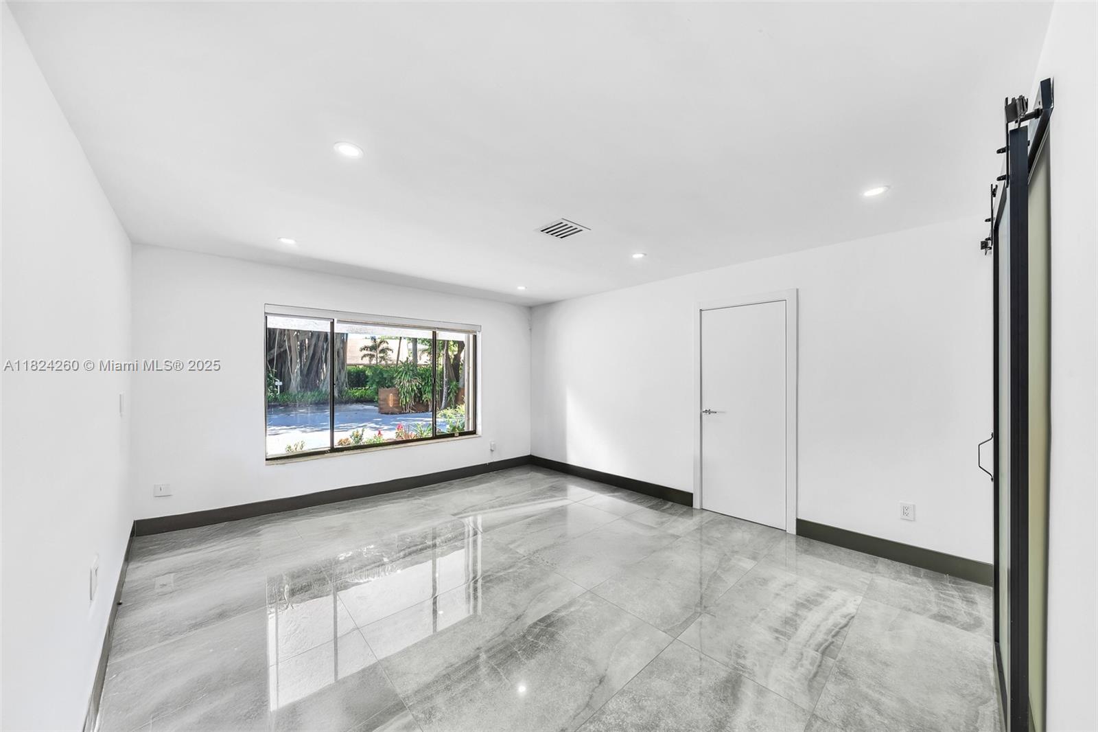 5811 SW 33rd Ter Hollywood, FL 33312