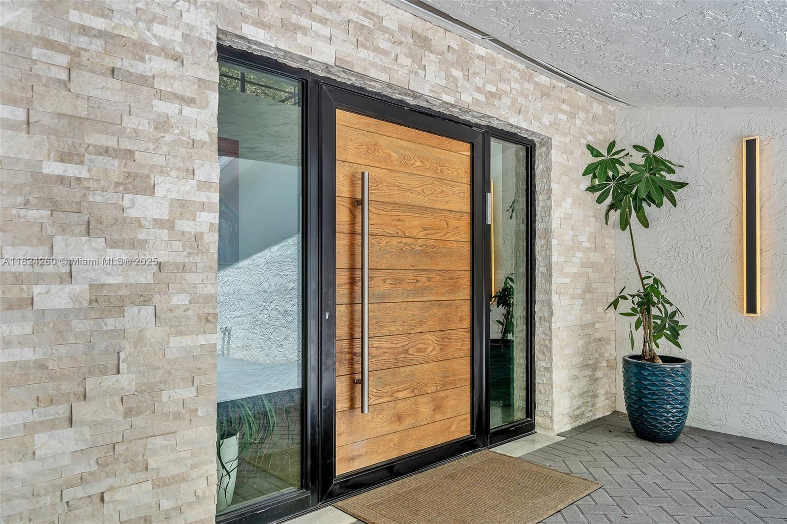 5811 SW 33rd Ter Hollywood, FL 33312