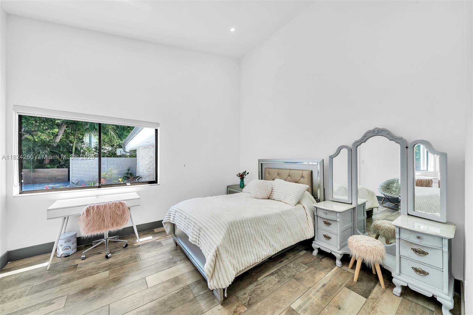 5811 SW 33rd Ter Hollywood, FL 33312