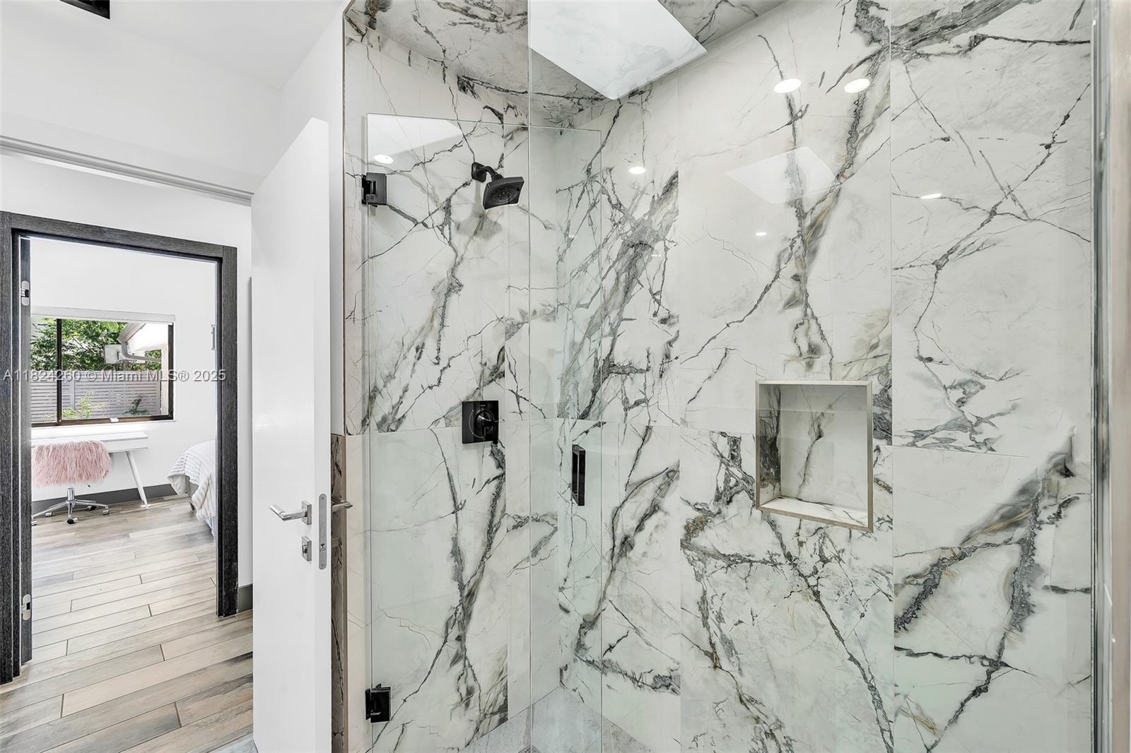 5811 SW 33rd Ter Hollywood, FL 33312