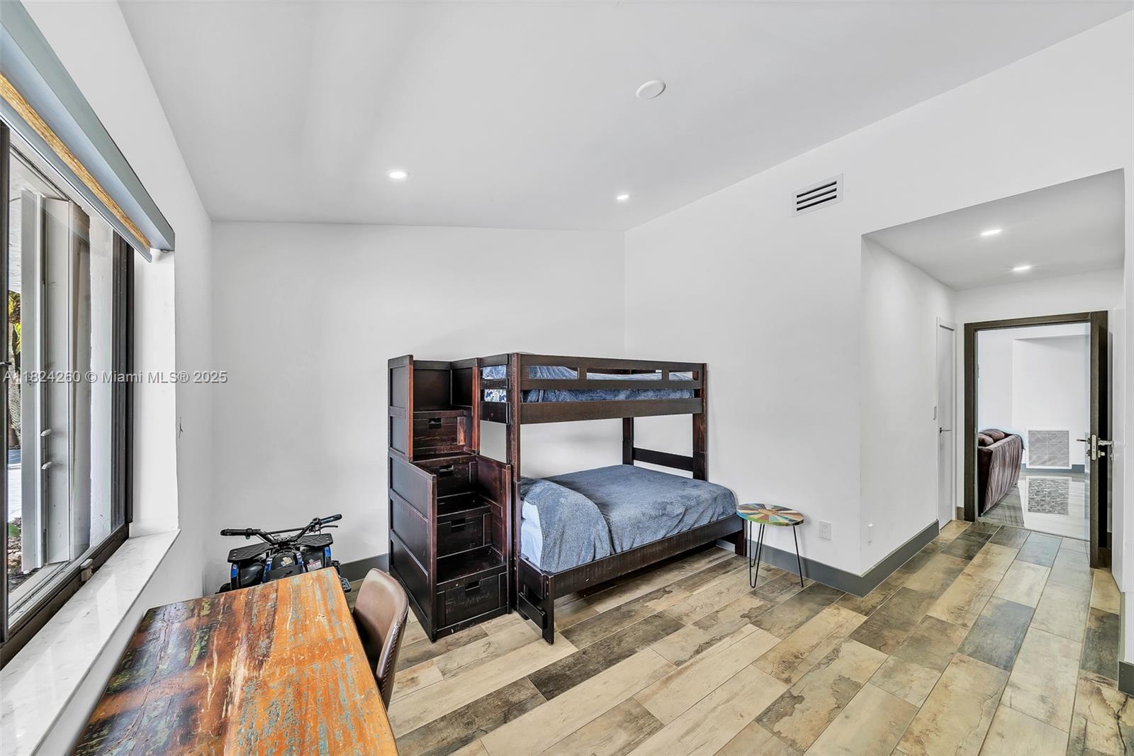 5811 SW 33rd Ter Hollywood, FL 33312