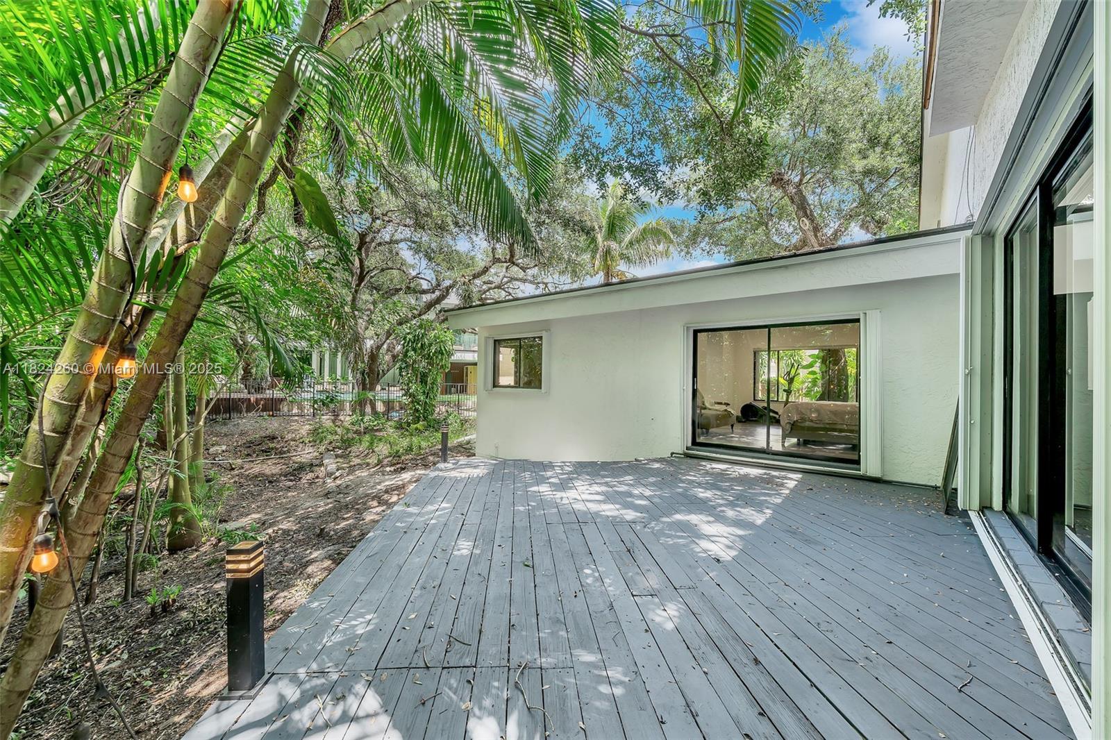 5811 SW 33rd Ter Hollywood, FL 33312