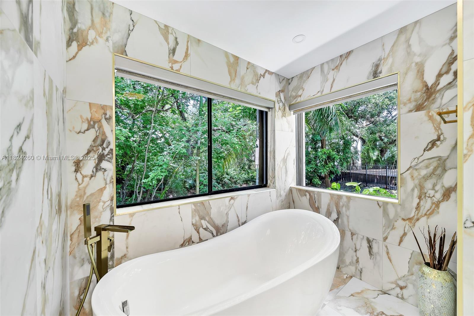 5811 SW 33rd Ter Hollywood, FL 33312