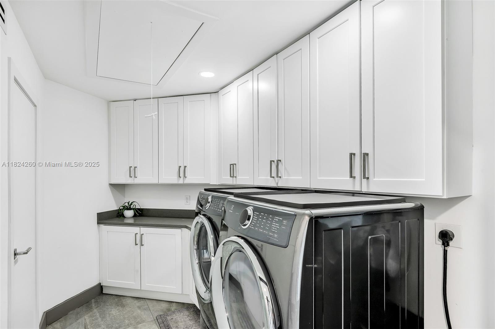 5811 SW 33rd Ter Hollywood, FL 33312