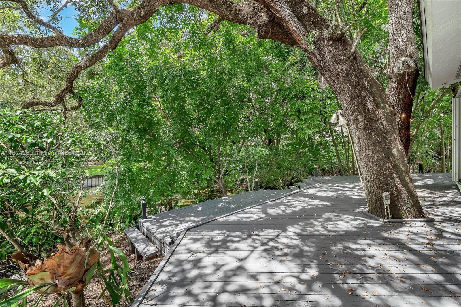 5811 SW 33rd Ter Hollywood, FL 33312