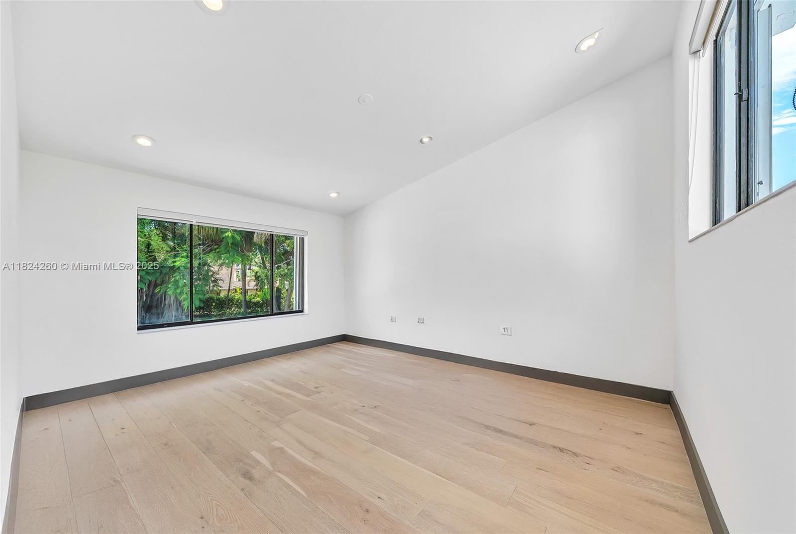 5811 SW 33rd Ter Hollywood, FL 33312