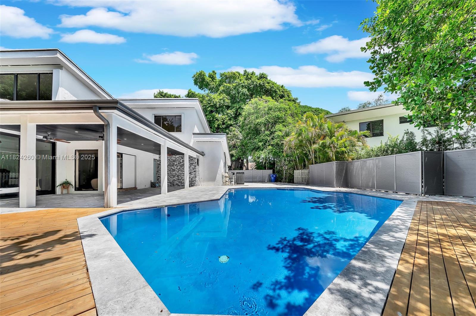 5811 SW 33rd Ter Hollywood, FL 33312