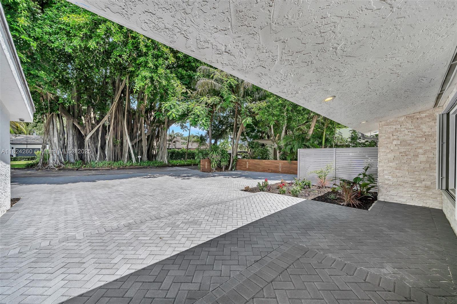 5811 SW 33rd Ter Hollywood, FL 33312