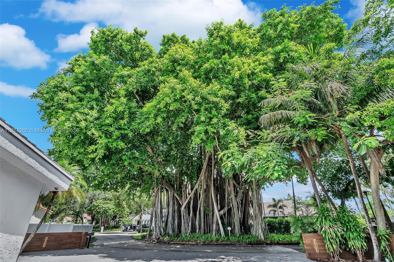 5811 SW 33rd Ter Hollywood, FL 33312