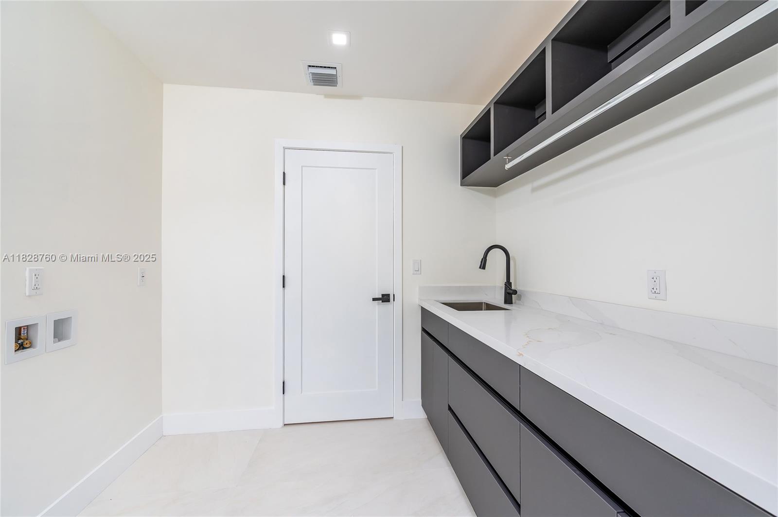 7101 E Troon Cir Miami Lakes, FL 33014